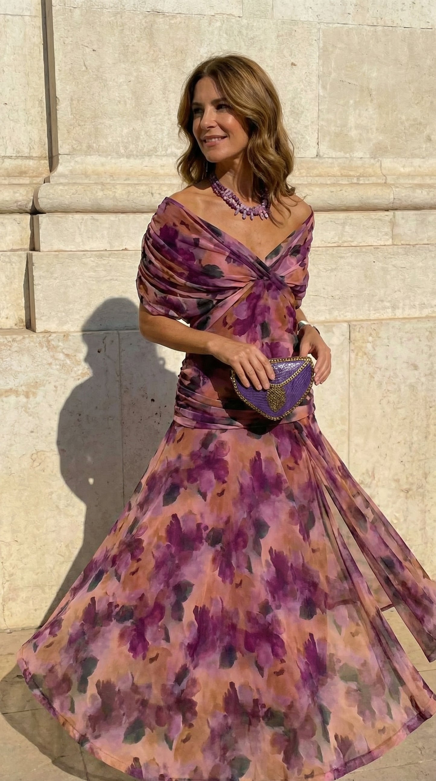 EMERA - Fluidez y sofisticación en un diseño que estiliza y envuelve con elegancia natural.
