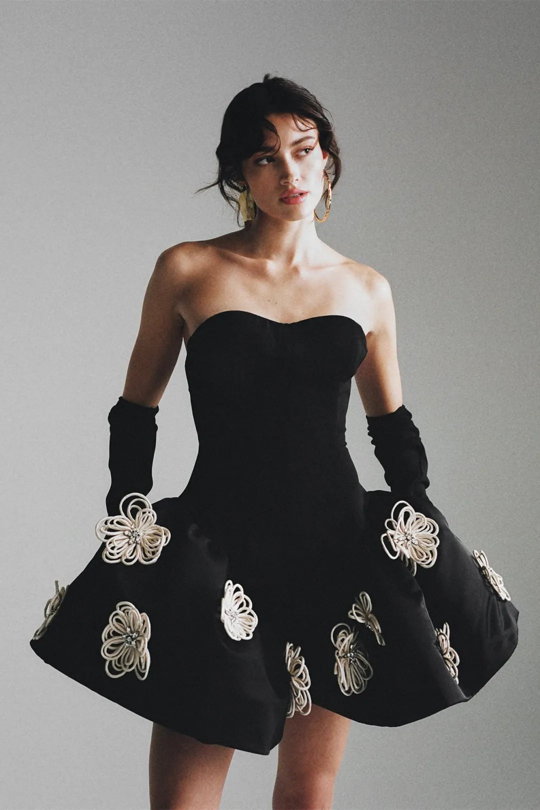 MELISA - Vestido con elegancia y feminidad de la mano.