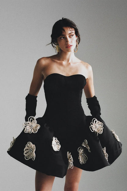 MELISA - Vestido con elegancia y feminidad de la mano.