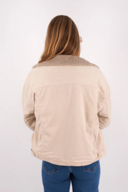 MARA - La chaqueta que te hará destacar todo tu look.