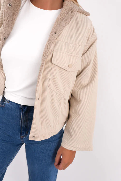 MARA - La chaqueta que te hará destacar todo tu look.