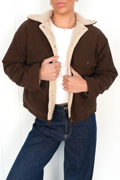 MARA - La chaqueta que te hará destacar todo tu look.