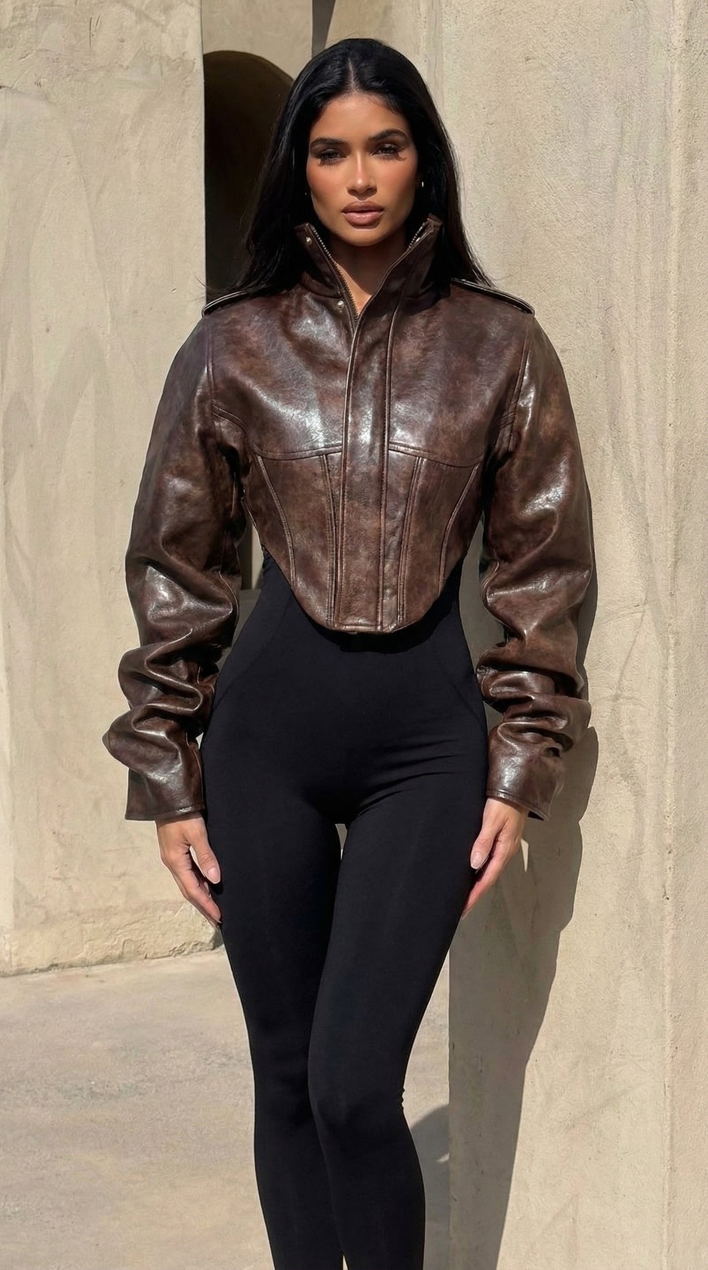 DOLCE - Chaqueta de cuero que define tu silueta y domina tu estilo.