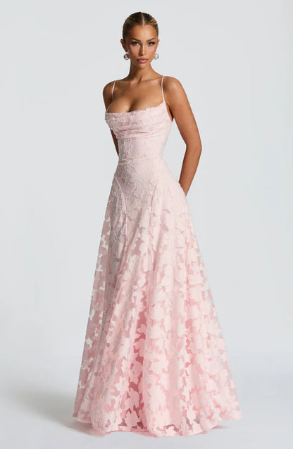 NELIA - ✨ Un vestido que combina elegancia y dulzura para hacerte sentir especial en cada momento
