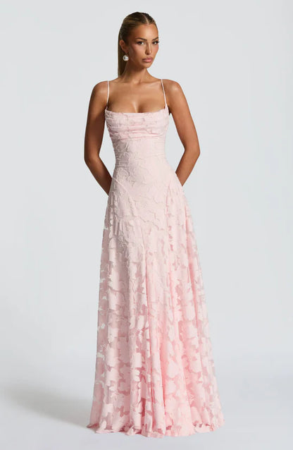 NELIA - ✨ Un vestido que combina elegancia y dulzura para hacerte sentir especial en cada momento
