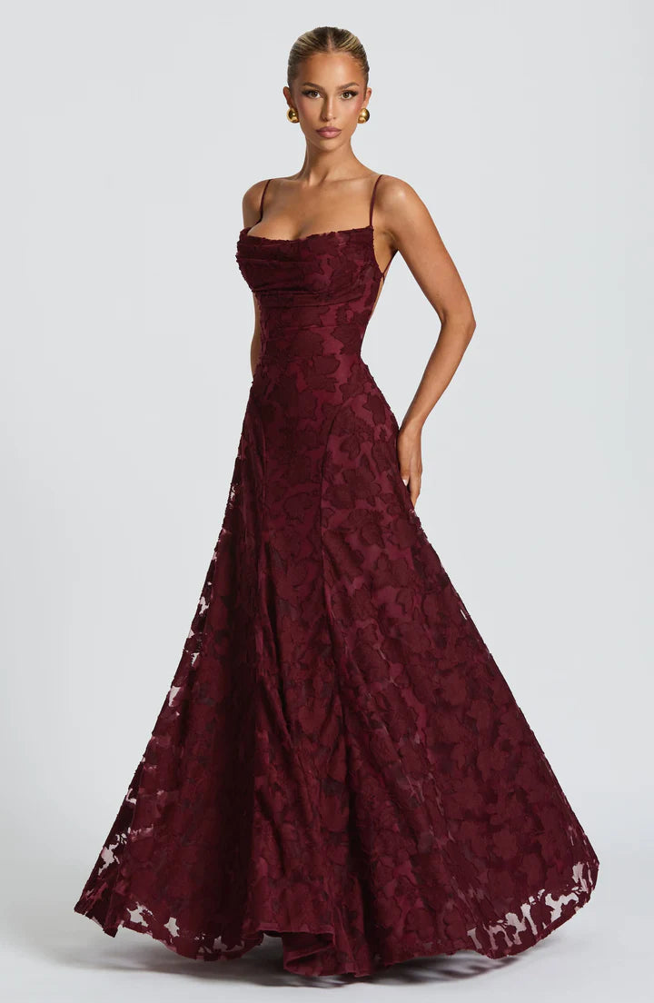 NELIA - ✨ Un vestido que combina elegancia y dulzura para hacerte sentir especial en cada momento