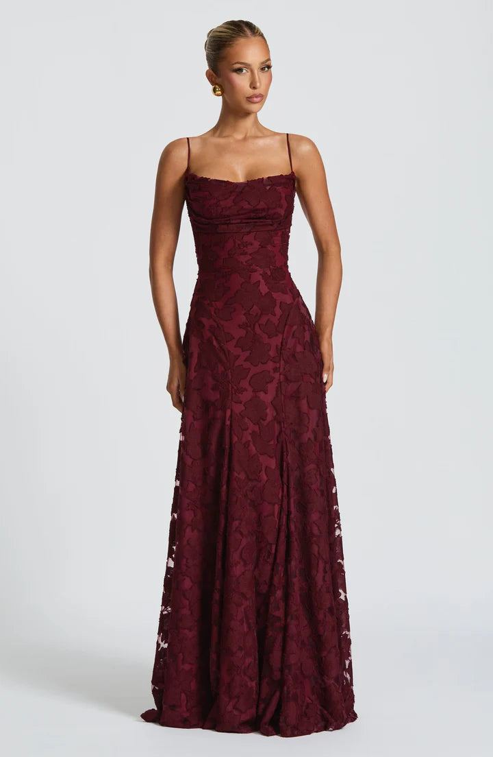NELIA - ✨ Un vestido que combina elegancia y dulzura para hacerte sentir especial en cada momento