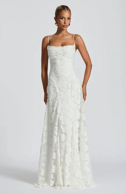 NELIA - ✨ Un vestido que combina elegancia y dulzura para hacerte sentir especial en cada momento