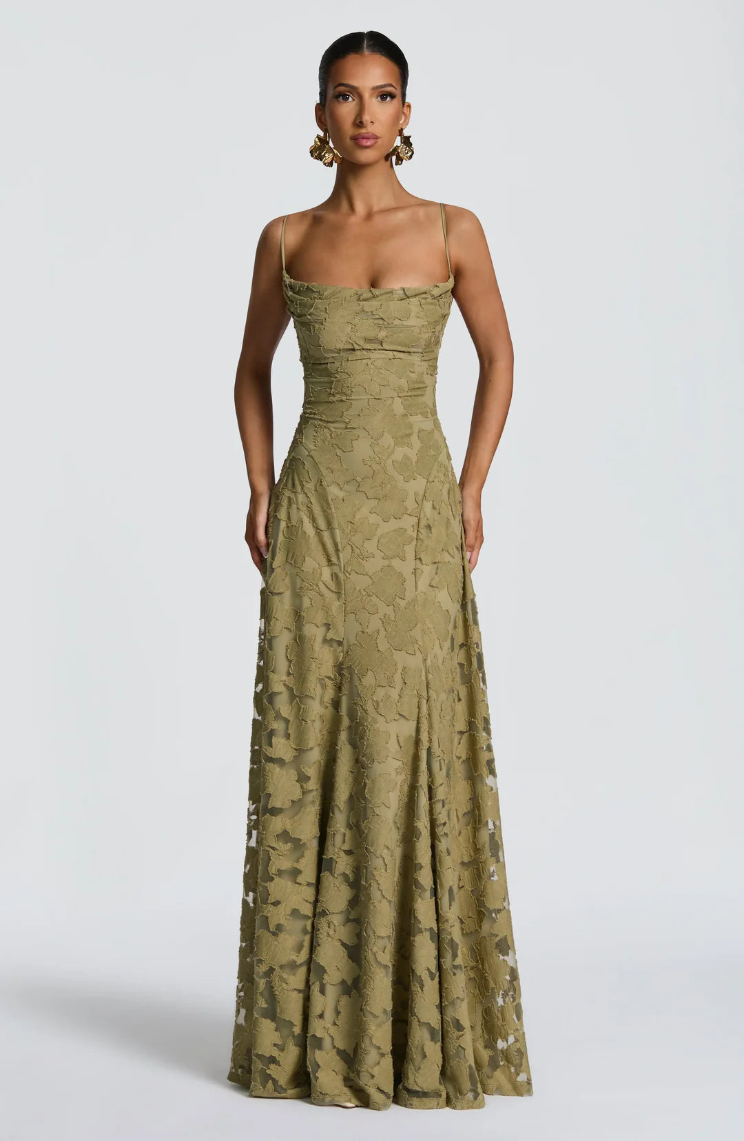 NELIA - ✨ Un vestido que combina elegancia y dulzura para hacerte sentir especial en cada momento