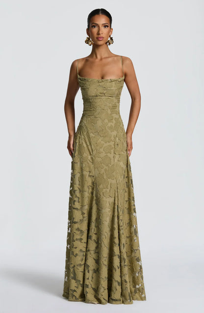 NELIA - ✨ Un vestido que combina elegancia y dulzura para hacerte sentir especial en cada momento