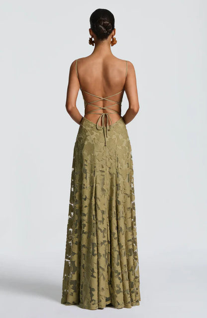 NELIA - ✨ Un vestido que combina elegancia y dulzura para hacerte sentir especial en cada momento
