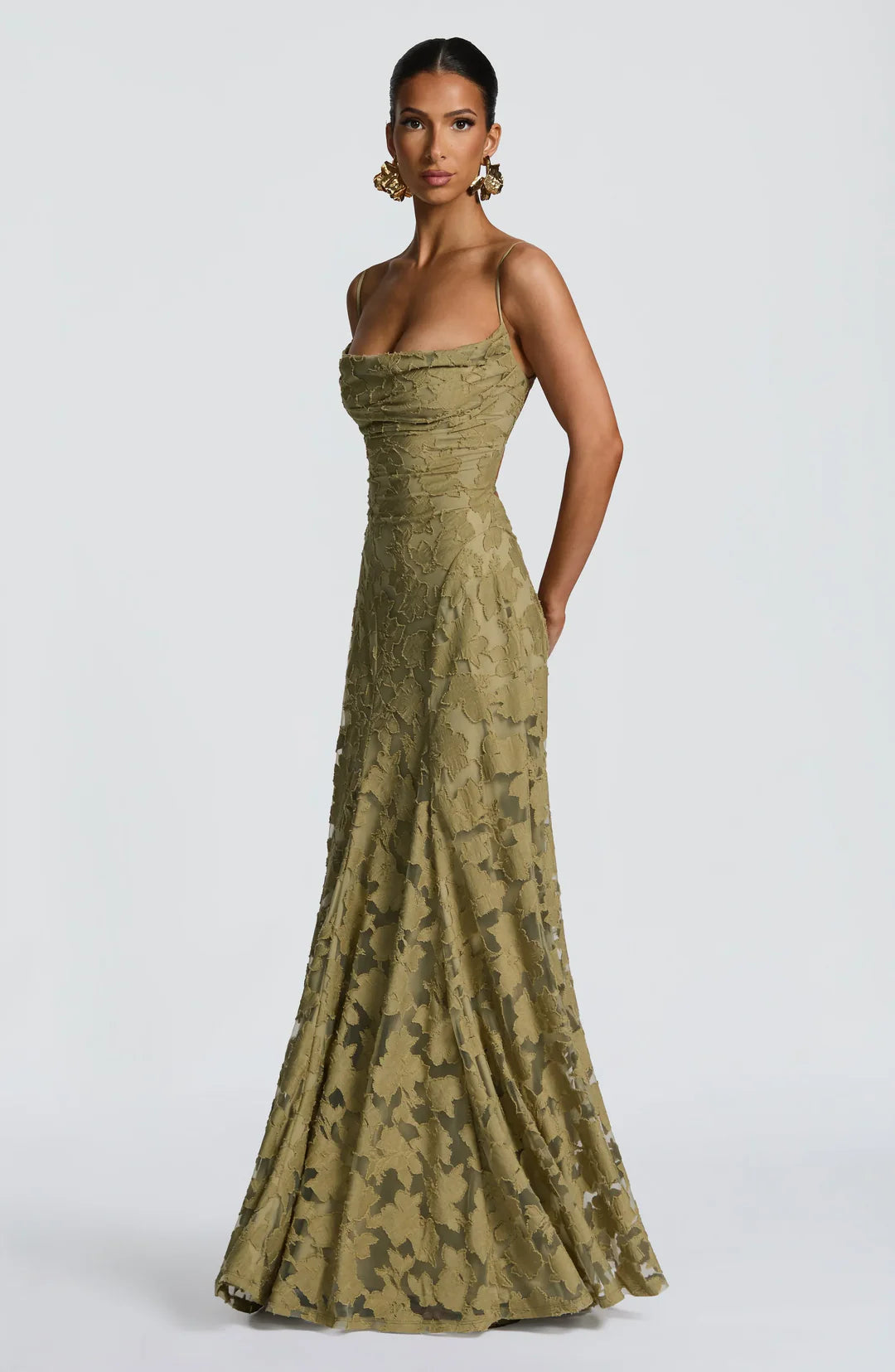 NELIA - ✨ Un vestido que combina elegancia y dulzura para hacerte sentir especial en cada momento