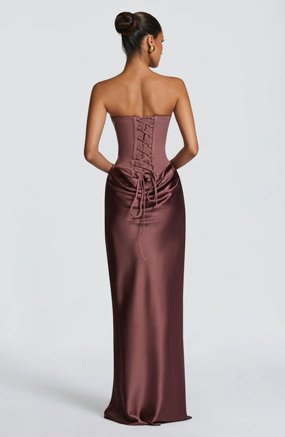 TRIANA - Vestido que te hará robarte todas las miradas.