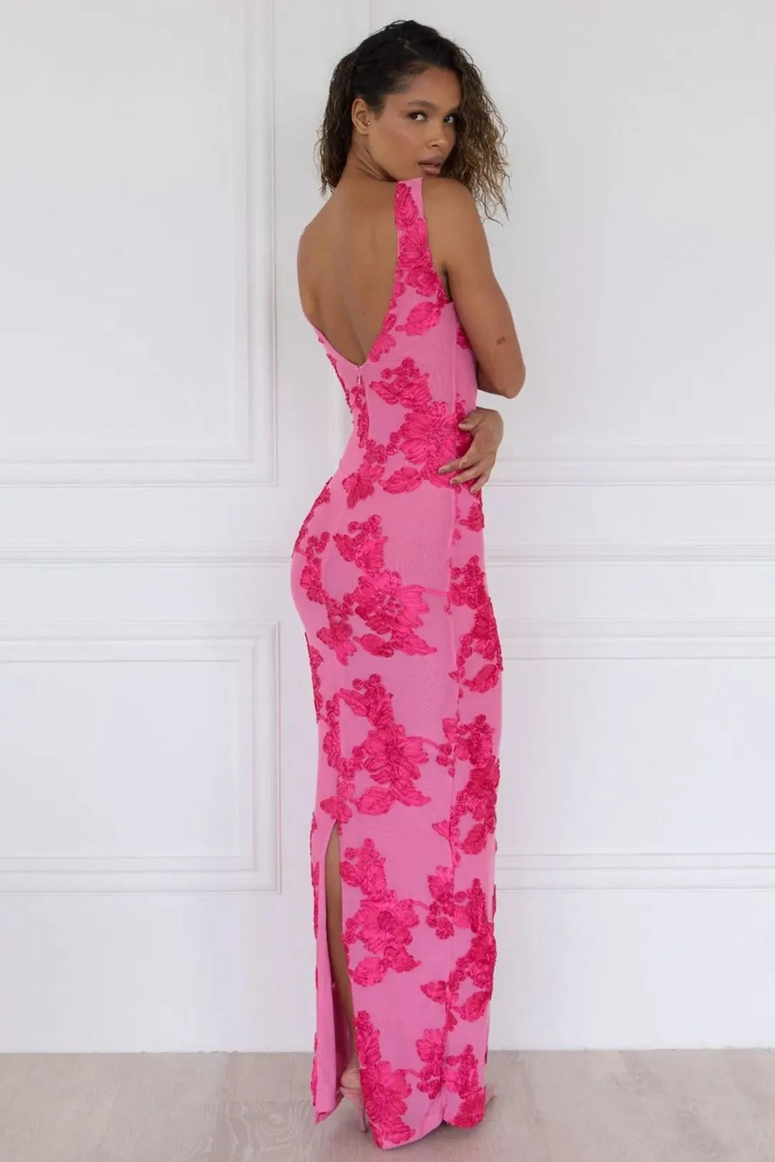 BARBARA - Vestido floral con toque de elegancia.