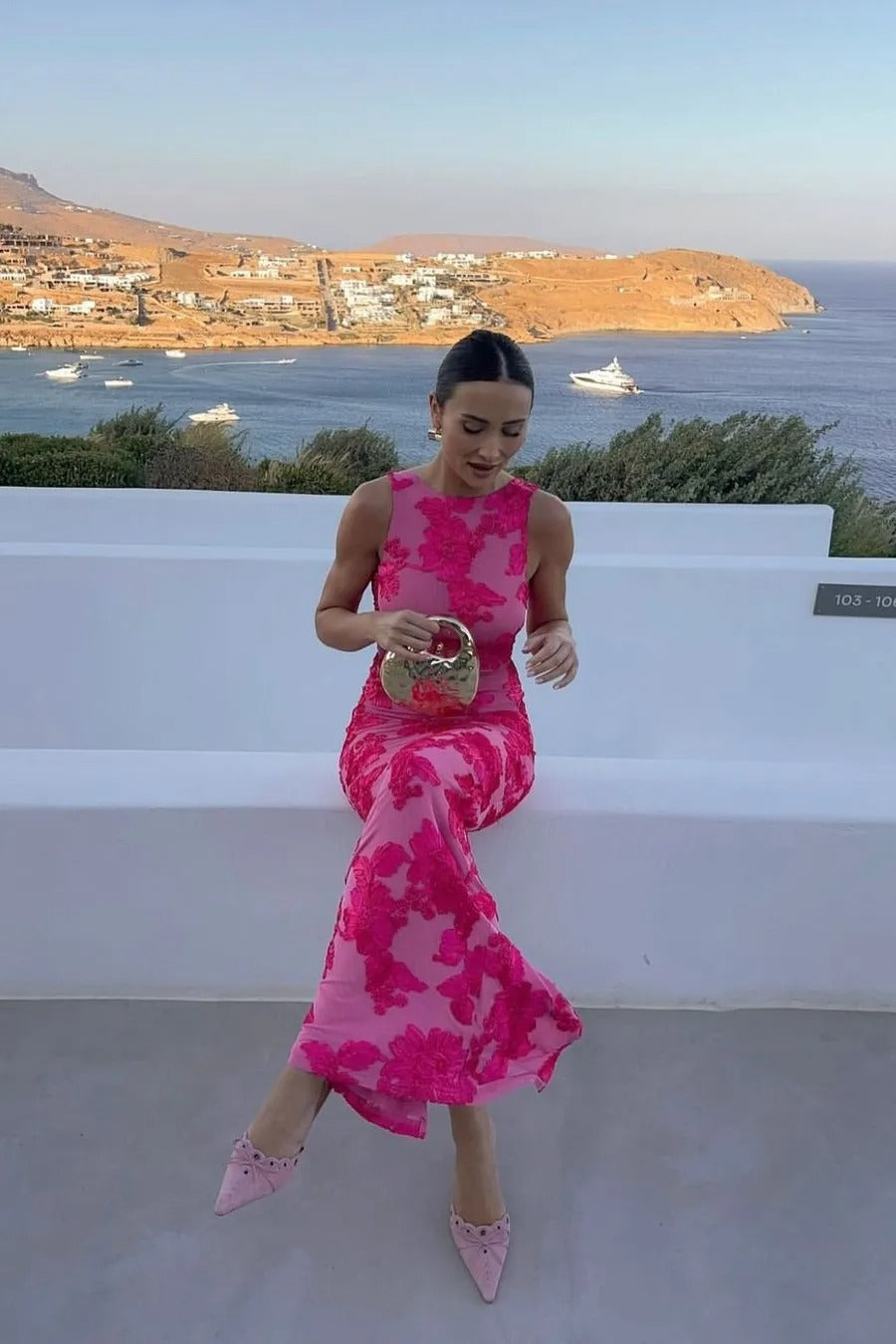 BARBARA - Vestido floral con toque de elegancia.